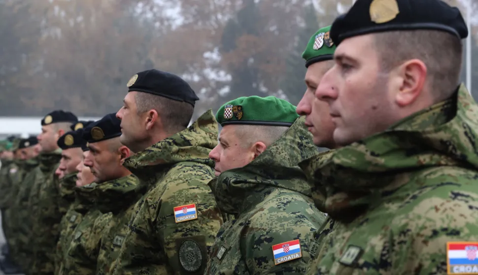 Zagreb, 21.11.2024. - U vojarni "1. gardijska brigada Tigrovi - Croatia" predsjednik Republike i vrhovni zapovjednik Oružanih snaga Republike Hrvatske Zoran Milanović sudjelovao je na ispraćaju 42. hrvatskog kontingenta u NATO-ovu operaciju potpore miru KFOR (42. HRVCON KFOR) u Republiku Kosovo. foto HINA /Zvonimir KUHTIĆ/ kuzo