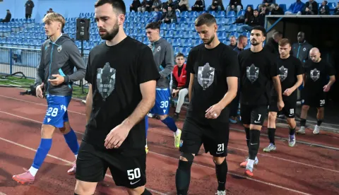 Vinkovci, 17.10.2025. - Susret 10. kola hrvatskog nogometnog prvenstva Vukovar 1991 - Lokomotiva. foto HINA/ Gordan PANIĆ/ gp