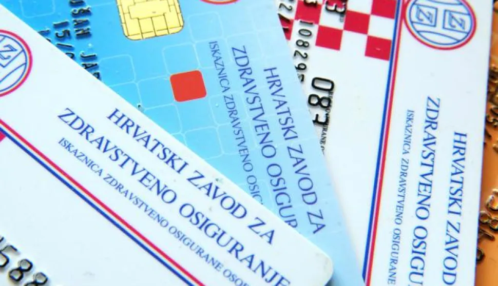 31.03.2015., Sibenik - Zdravstvena iskaznica i kartica dopunskog osiguranja. Photo: Dusko Jaramaz/PIXSELL------Osijek 3 stupca color