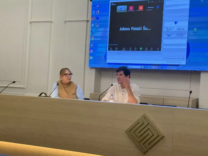 U svečanoj dvorani osječkog Filozofskog fakulteta, u sklopu projekta FUZ&JA, održano je predavanje i predstavljanje knjige dr. sc. Mate Kapovića "Jezični savjetnik za 21. stoljeće"