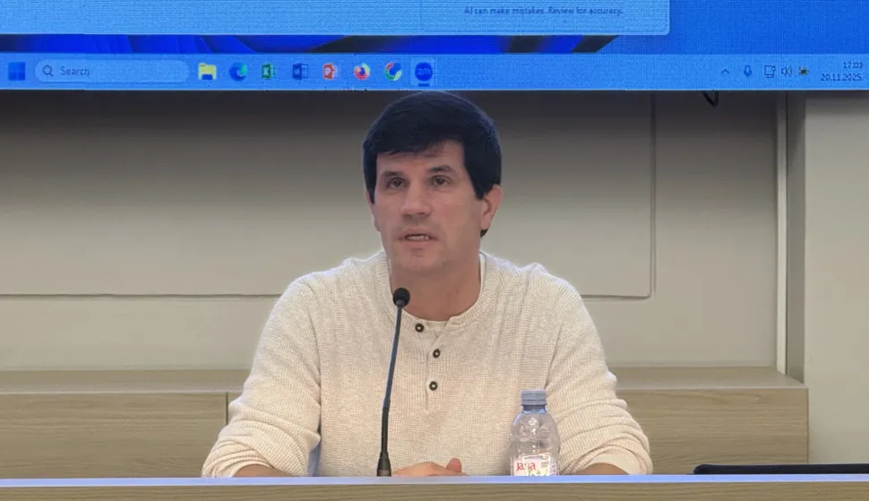 U svečanoj dvorani osječkog Filozofskog fakulteta, u sklopu projekta FUZ&JA, održano je predavanje i predstavljanje knjige dr. sc. Mate Kapovića "Jezični savjetnik za 21. stoljeće"