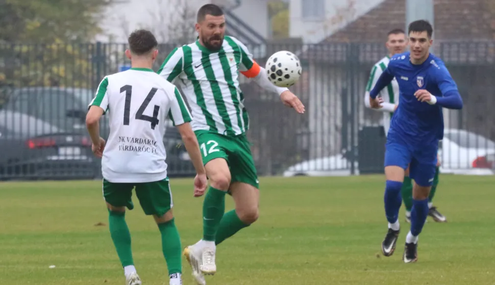 Vardarac, 08. 11. 2025, Vardarac, Igrali&scaron;te, V Arena, nogomet. Vardarac - Slavonija (Požega), Treća NL Istok.snimio GOJKO MITIĆ