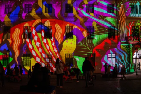 Osijek, 03. 10. 2025., HeadOnEast - petak headoneast; fasada; posjetitelji