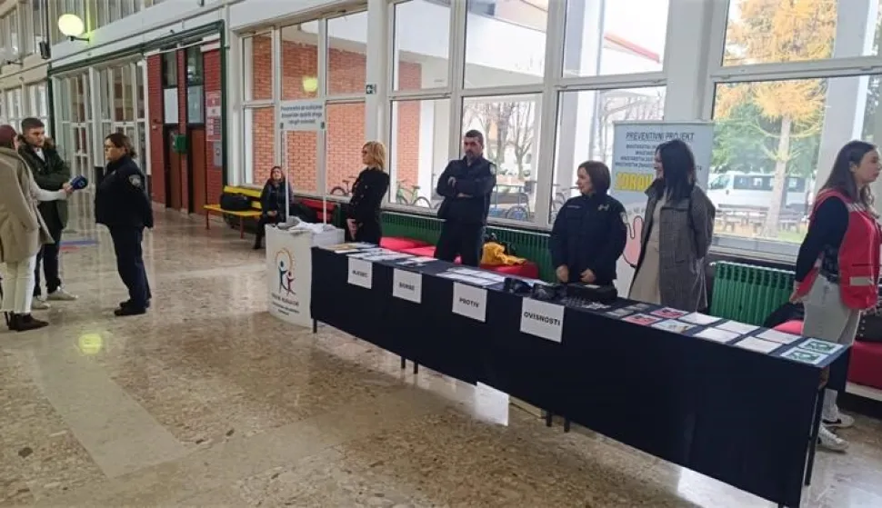 U sklopu Mjeseca borbe protiv ovisnosti, koji se obilježava od 15. studenog do 15. prosinca, policijski službenici Policijske uprave vukovarsko-srijemske, u suradnji s lokalnim partnerima i suradnicima, provodit će preventivno-edukativne aktivnosti s ciljem ukazivanja cjelokupnoj javnosti na problem svih oblika ovisnosti, a osobito zlouporabe droga.