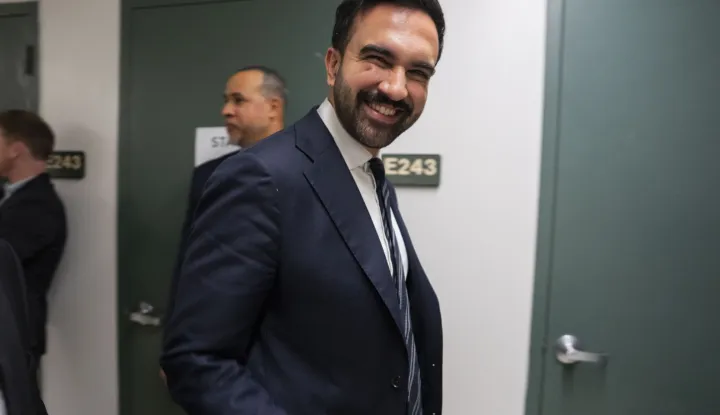 epa12474452 Democratic candidate Assemblyman Zohran Mamdani before participating in a second New York City mayoral debate at LaGuardia Performing Arts Center at LaGuardia Community College in Long Island City, Queens, New York, USA, 22 October 2025. EPA/HIROKO MASUIKE/THE NEW YORK TIMES/POOL