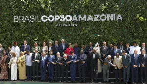 epa12510729 The COP30 heads of state and governments take part in a family photo during the COP30 leaders' summit in Belem, Brazil, 07 November 2025. The summit precedes the main 30th United Nations Climate Change Conference, running from 10 to 21 November in Belem, the gateway to the Amazon rainforest. EPA/ANTONIO LACERDA