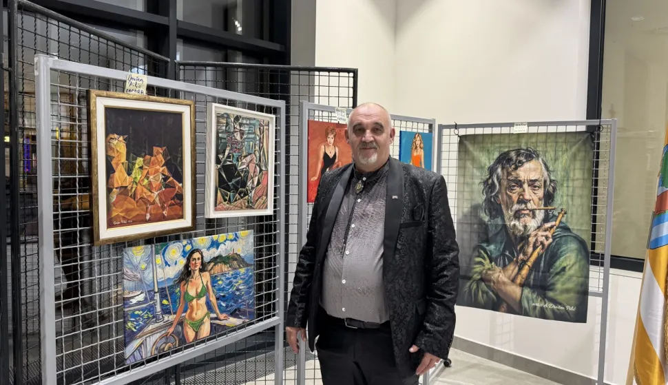 Subotnje popodne bilo je zanimljivo u vinkovačkoj Gradskoj knjižnici i čitaonici – prvo je otvorena izložba radova dvojice hrvatskih branitelja, akademskog kipara i slikara Marijana Zajeca – Ko-Ze i slikara Dražena Pilića Arta. Potom je održan četvrti po redu koncert "Runjaninu u čast"