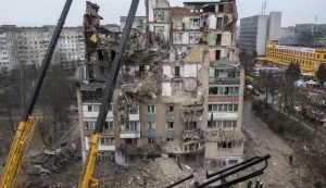 epa12540351 Ukrainian rescuers work at the site of a Russian strike on a high-rise residential building in Ternopil, western Ukraine, 21 November 2025, as rescuers continue to dismantle debris amid the Russian invasion. At least 31 people were killed, including 6 children, and 94 others, including 18 children, were injured in Ternopil after Russian forces launched overnight strikes across Ukraine on 19 November. There are 13 people currently missing, according to the State Emergency Service. EPA/MAXYM MARUSENKO