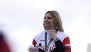 TOKIO, 23. studenoga 2025. (Hina) - Hrvatska je na Ollimpijskim igrama gluhih u Tokiju imala izniman dan — Laura Štefanac osvojila je zlatnu medalju u bacanju koplja, dok se rukometna reprezentacija gluhih plasirala u finale nakon uvjerljive pobjede nad Srbijom.