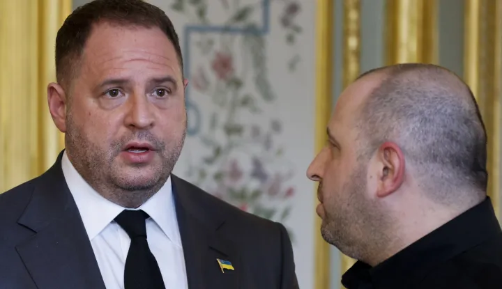 epa12037222 Ukrainian Head of Presidential Office Andriy Yermak (L) looks on flanked by Ukraine's Defense Minister Rustem Umerov during a diplomatic meeting with France's President, France's Minister for Europe and Foreign Affairs, UK National Security Adviser, US Special Envoy, US Secretary of State and Germany national security advisor at the Elysee presidential palace in Paris, France, 17 April 2025. The US Secretary of State visited Paris to meet the French President about crafting a Ukraine ceasefire, as Washington and Europe seek common ground on ending the fighting. Top Ukrainian officials were also in the French capital to meet EU and US delegations. EPA/LUDOVIC MARIN/POOL MAXPPP OUT