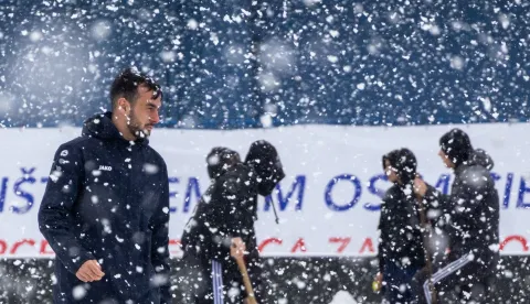 Lopate u rukama, ali ni&scaron;ta od igre