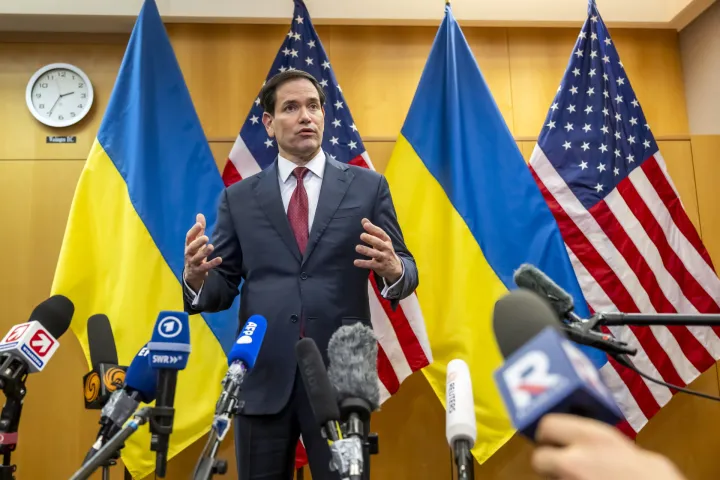 epa12544801 US Secretary of state Marco Rubio, talks to the press at the end of the consultations with Ukraine on the Trump peace plan at the US Mission in Geneva, Switzerland, 23 November 2025. The United States and Ukraine are meeting in Geneva to discuss the American president's peace plan aimed at ending the war with Russia. EPA/MARTIAL TREZZINI