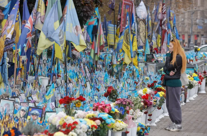 epa12485618 A woman reacts as she visits a makeshift memorial to fallen Ukrainian soldiers and international volunteers at Independence Square in downtown Kyiv, Ukraine, 27 October 2025, amid the ongoing Russian invasion. EPA/SERGEY DOLZHENKO