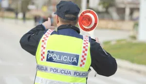 ?24.02.2014., Sibenik - Kontrola prometa policijskih sluzbenika PU Sibensko-kninske. Photo: Hrvoje Jelavic/PIXSELL------crna2 st