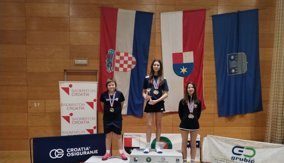 Lara Čalo&scaron; BADMINTON KLUB OSIJEKUSTUPLJENA FOTOGRAFIJA