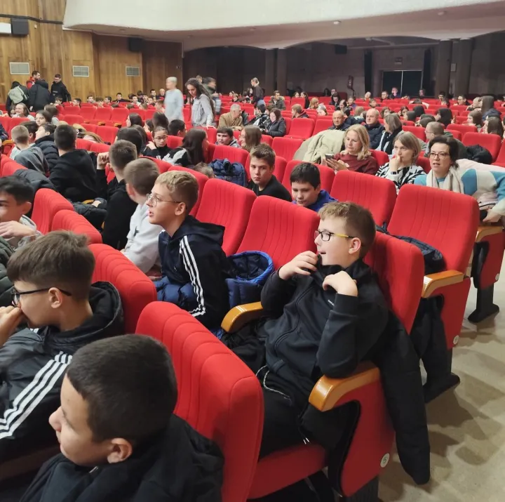 Učenici na predstavi, Županjafoto: VSŽ