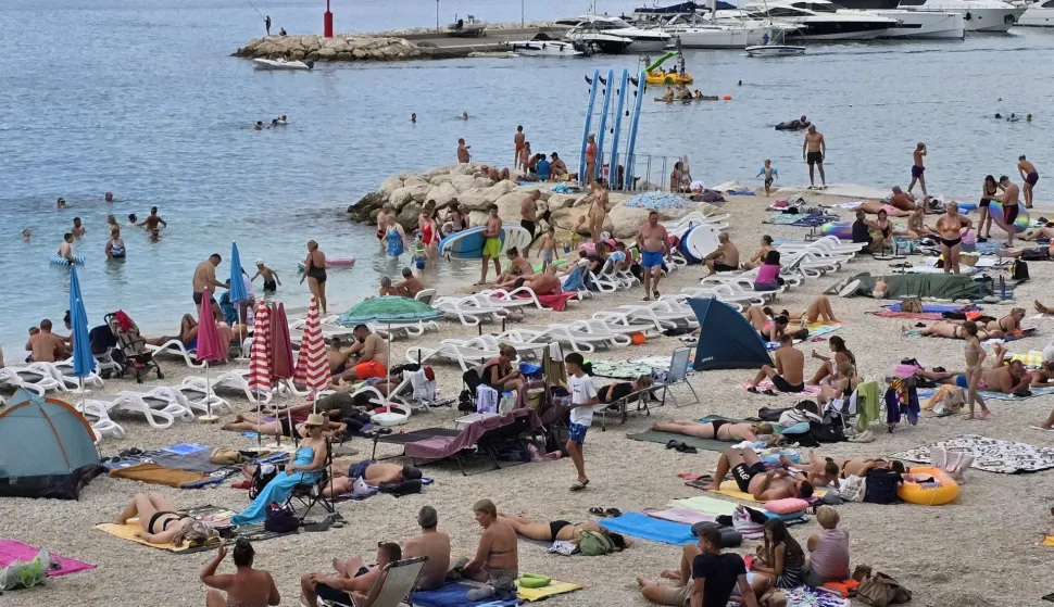 Slobodnjak, ilustracija, jadransko more, jadran, godisnji odmor, turizam, turisti, plaža, baška voda, okolica makarska, ljeto 2025.Mario Mihaljević