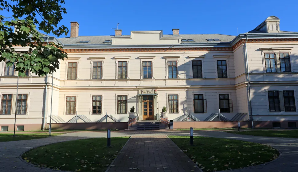 Osijek, 08. 10. 2024, Strossmayerova ulica. Caritasov centar za prihvat beskućnika. Dan beskućnika, Zgrada Vikarijata.snimio GOJKO MITIĆ