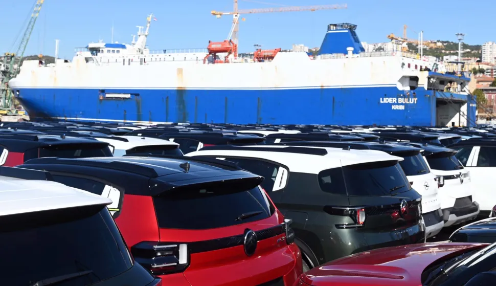 Rijeka 13.10.2025.Luka Rijeka orlandov gat prekrcaj automobila Foto Marko Gracin