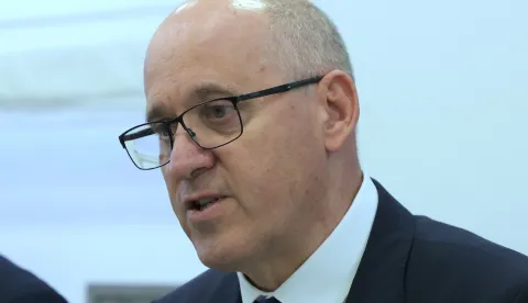 Zagreb.24.11.2025.- Potpredsjednik Vlade i ministar prostornog uređenja, graditeljstva i državne imovine g. Branko Bačić održao je sastanak na temu Izvješća o stanju konstrukcije nebodera Vjesnik nakon požara, s predstavnicima Grada Zagreba te stručnjacima iz Hrvatskog centra za potresno inženjerstvo i ostalim interventnim službama..Foto HINA/Tomislav Pavlek/ tp