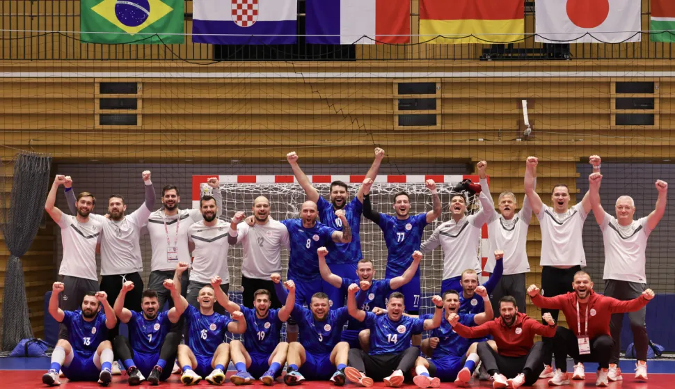 TOKIO, 23. studenoga 2025. (Hina) - Hrvatska je na Ollimpijskim igrama gluhih u Tokiju imala izniman dan — Laura Štefanac osvojila je zlatnu medalju u bacanju koplja, dok se rukometna reprezentacija gluhih plasirala u finale nakon uvjerljive pobjede nad Srbijom.