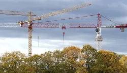 Osijek, 23. 10. 2025., gradilište, građevina, gradnja, novogradnja, stanovanje, izgradnja, nekretnina, nekretnine, nekretnika, u izgradnji, dizalica, dizalice, kran, kranovi, građevinski radovi, ilustracija, slobodnjak, slobodnjaci SNIMIO BRUNO JOBST