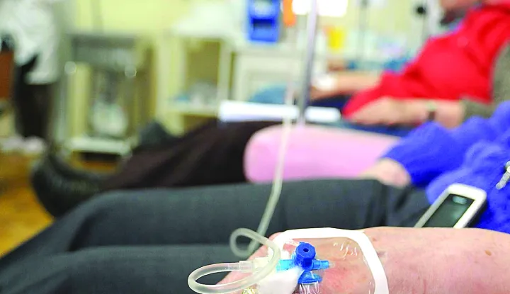 RIJEKA, 30.01.2013. RIJEKAMINISTARSTVO ZDRAVLJA KBC RIJEKA BOLNICA ONKOLOGIJA SKUČENI PROSTORI Z ARAD MEDICINSKA SESTRA, PACIJSNTI, ONKOLOŠKA TERAPIJA...DNEVNA BOLNICA...NA FOTO:SNIMIO SERGEJ DRECHSLER