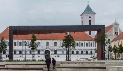 OSIJEK- 17.06.2020., Tvrda, Trg Vatroslava Lisinskog, Franjevcki samosta, Stara pekara, slobodnjak.Foto: Andrea Ilakovac