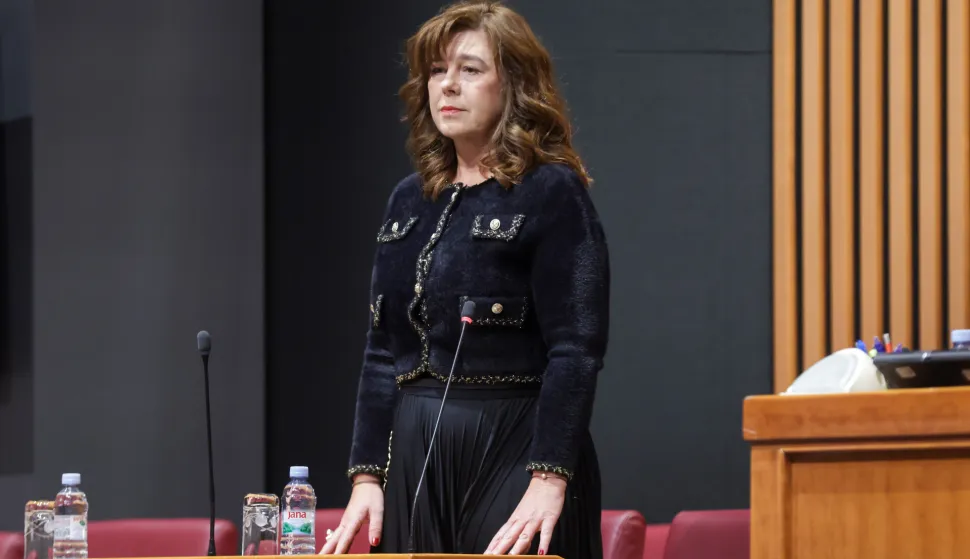 Zagreb, 26.11.2025.- Nastavak 8. sjednice Hrvatskog sabora koja je započela raspravom o Konačnom prijedlogu zakona o izmjenama i dopunama Zakona o mjerama ograničavanja, hitni postupak, prvo i drugo čitanje. Prije početka sjednice Tatjana Katkić Stanić nova pravobraniteljica za djecu dala je prisegu.foto HINA/ Admir BULJUBAŠIĆ/ abu