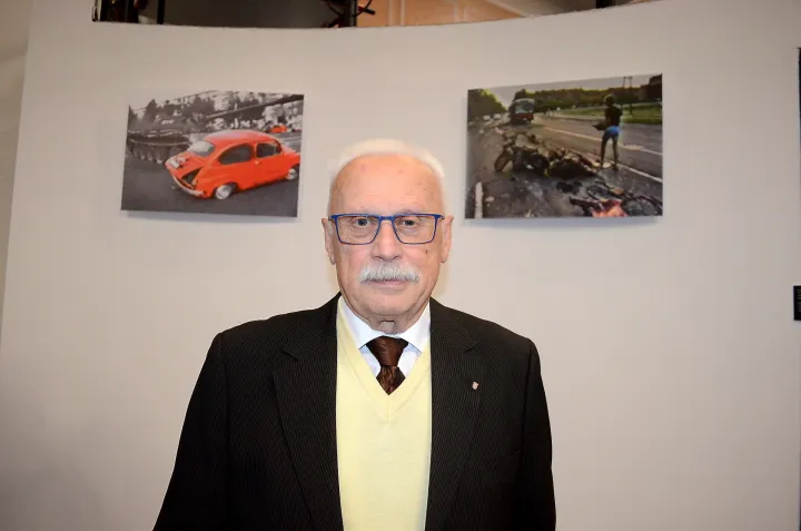 osijek, 5 prosinca 2023, 18,00 sati, galerija foto art, izložba fotografija - neuništivi grad - da se ne zaboravi -, dan grada, dan obrane grada osijeka, autor fotografija žarko plevnik, novinar darko pejićsnimio zdenko pušić