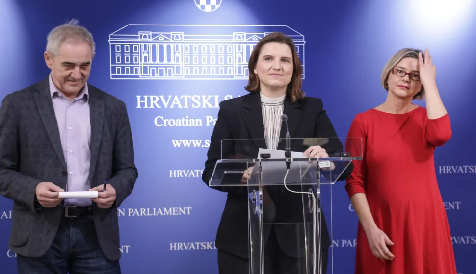 Zagreb, 26.11.2025.- Hrvatski sabor, konferencija za medije Kluba zastupnika Možemo na temu "Univerzalni dječji doplatak u 2026.?". Na fotografiji Damir Bakić, Jelena Miloš, Sandra Benčić.foto HINA/ Admir BULJUBAŠIĆ/ abu