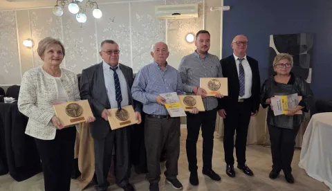 VINKOVCIGrađansko društvo Moji Vinkovci priredilo je na blagdan sv. Katarine 193. društveni ugodnik Katarinska večer, na kojoj su uručene nagrade Moji Vinkovci zaslužnim Vinkovčanima za 2025. godinu.