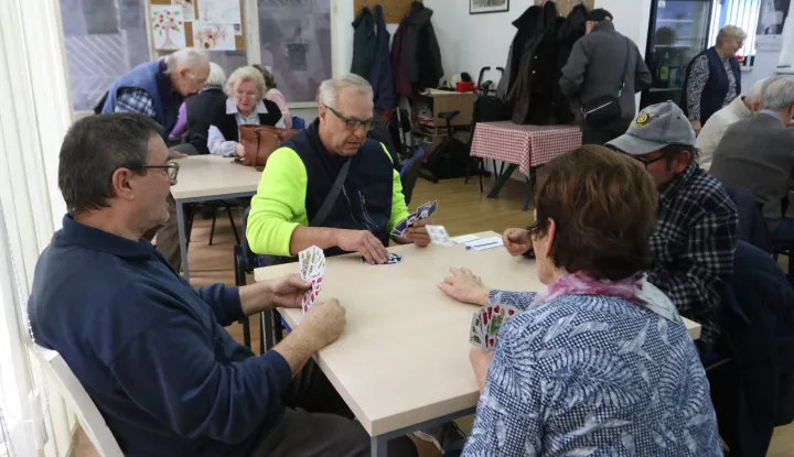 Osijek, 26. 11. 2025, Dnevni boravak za umirovljenike. Tradicionalni umirovljenički turnir u beli, pikadu, šahu, povodom Dana grada Osijeka.snimio GOJKO MITIĆ