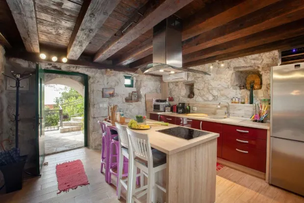 Najiznajmljivač 2025 - 19th Century stone art house in nature park