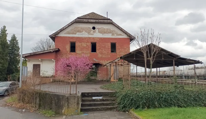 Nekadašnji hotel i restoran Adica