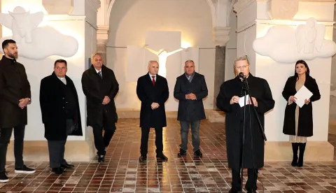 ĐakovoKripta katedrale sv. PetraIzložžba Kiparsski izričaji vjereStudeni 2025.