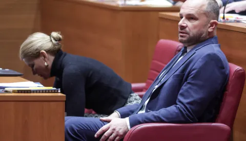 Zagreb, 27.11.2025.- Nastavak 8. sjednice Hrvatskog sabora, koja je započela raspravom o Prijedlogu državnog proračuna Republike Hrvatske za 2026. godinu i projekcija za 2027. i 2028. godinu te prijedlozima financijskih planova izvanproračunskih korisnika za 2026. godinu i projekcija planova za 2027. i 2028. godinu. Na fotografiji Siniša Hajdaš Dončić.foto HINA/ Admir BULJUBAŠIĆ/ abu