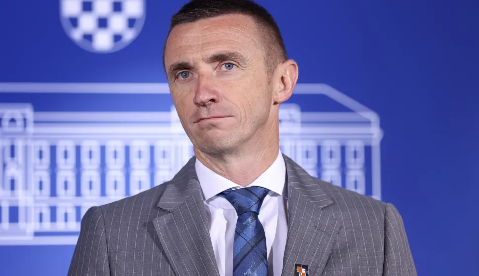 Zagreb, 15.07.2025 - Potpredsjednik Hrvatskog sabora Ivan Penava dao je izjavu za medije o konstituiranju Gradskog vijeća u Vukovaru.foto HINA/ Damir SENČAR/ ds