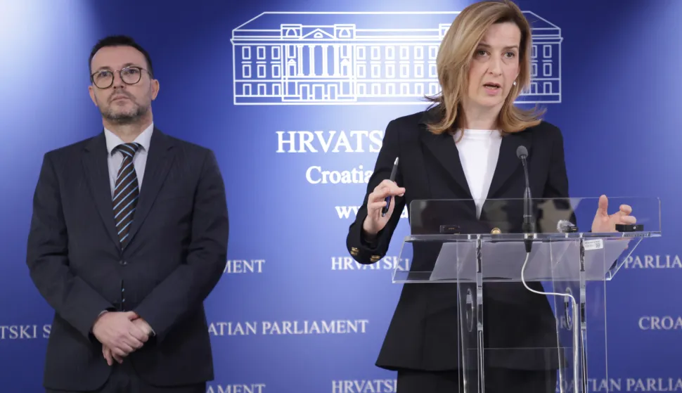 Zagreb, 28.11.2025.- Hrvatski sabor, konferencija za medije Kluba zastupnika SDP-a na temu "Aktualna politička situacija" . Na fotografiji Arsen Bauk, Mirela Ahmetović.foto HINA/ Admir BULJUBAŠIĆ/ abu