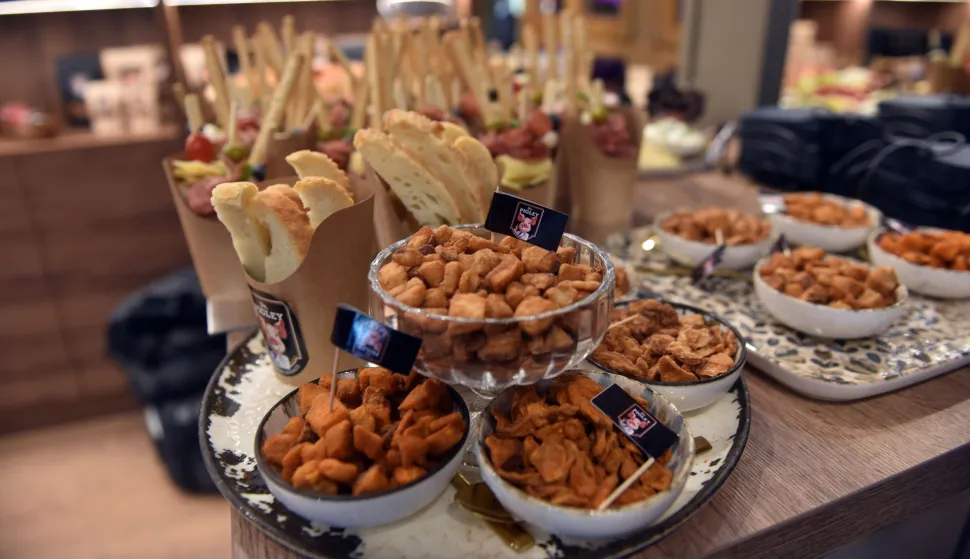 Zagreb, 28.11.2025 (zadnja) - Dr.Pigley otvorio prodavaonicu delikatesnih cvaraka u Radicevoj ulici.foto Davor Kovaceviczadnja