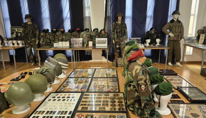 Ratna izložba u Gunjifoto: OŠ Gunja