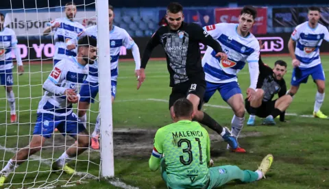 Vinkovci, 28.11.2025. - Susret 15. kola hrvatskog nogometnog prvenstva Vukovar 1991 - Osijek. foto HINA/ Gordan Pani?/ gp