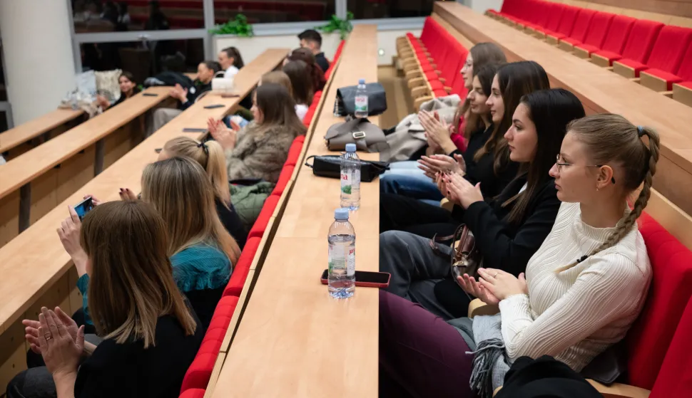 Osijek, 11. 11. 2025., Panel rasprava - Treba li knjižnica promijeniti igru prije nego što izgubi bitku?panel; knjižnica; studenti; student uz studenta; inicijativa; studenti