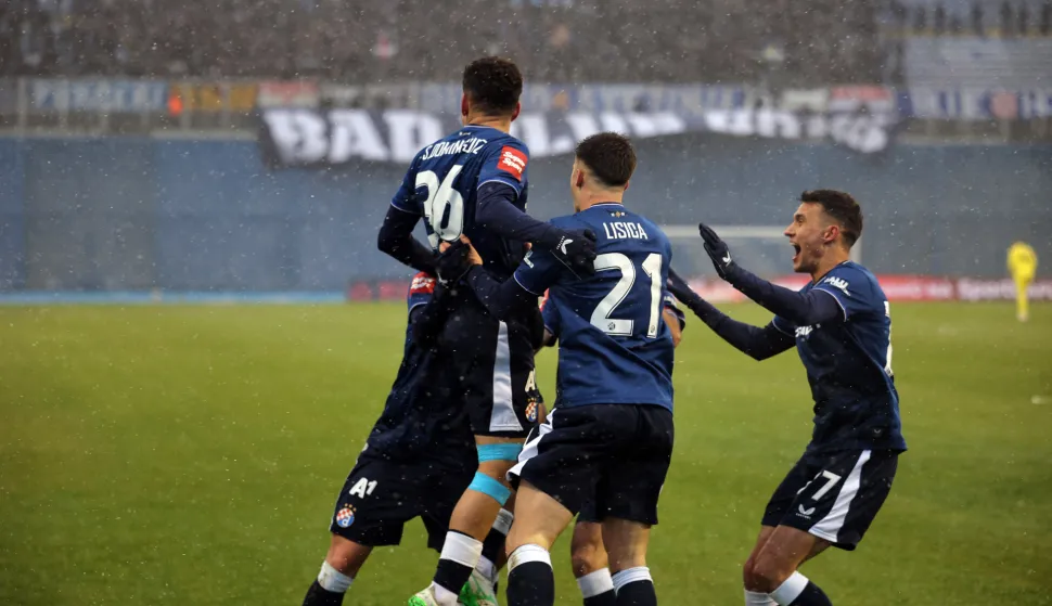 Zagreb, 22.11.2025 - Susret 14. kola hrvatskog nogometnog prvenstva Dinamo - Varaždin. Na slici igrači Dinama slave pogodak.Foto Hina/ Dario GRZELJ/ dag