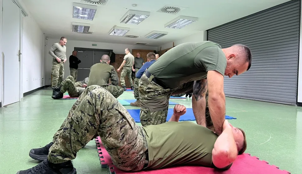 Početak provođenja temeljnog vojnog osposobljavanja podrazumijeva niz pripremnih aktivnosti kako bi sve bilo spremno za prihvat i neometan tijek obuke ročnika u vojarnama u Požegi, Slunju i Kninu.Radi što kvalitetnije i sadržajnije provedbe temeljnog vojnog osposobljavanja za instruktore Bojne za temeljnu vojnu obuku, koji će obučavati buduće ročnike na temeljnom vojnom osposobljavanju, provedena je obuka iz područja bliske borbe – samoobrane Krav Maga i radionica upotrebe simulatora za FPV dron (First Person View).