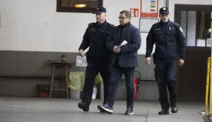 Zagreb, 28.11.2025 - Bivši glavni državni inspektor Andrija Mikulić nakon razrješenja s dužnosti i uhićenja zbog sumnje u korupciju očekuje ga ispitivanje u Uskoku koji potom treba odlučiti hoće li protiv njega i suoptuženika pokrenuti istragu i zatražiti istražni zatvor. Na fotografiji Andrija Mikulić.foto HINA/ Daniel KASAP/ dk