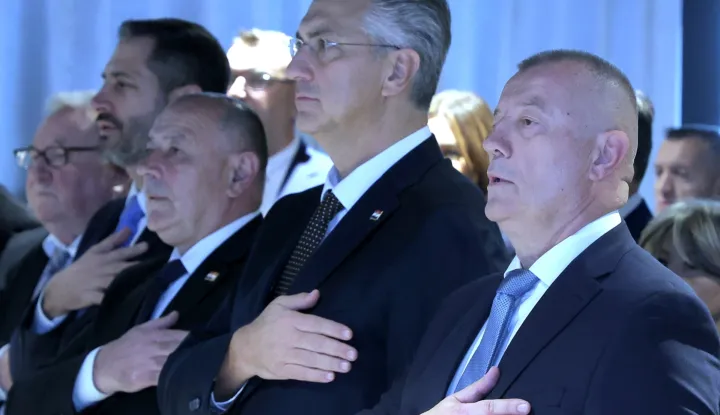 Zagreb.29.11.2025.- Održan je Izborni sabor Zajednice branitelja HDZ-a "Gojko Šušak"na kojem je bio nazočan i predsjednik Vlade i HDZ-a Andrej Plenković.Na slici Vladimir Šeks,Tonči Glavina, Tomo Medved,Andrej Plenković i Miljenko Filipović. Foto HINA/Tomislav Pavlek/ tp