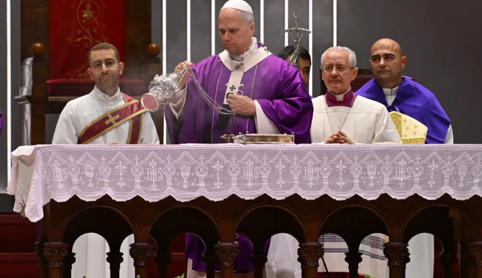 epa12557285 Pope Leo XIV (C) celebrates a mass in Istanbul, Turkey, 29 November 2025. Pope Leo XIV is on his first apostolic journey outside Italy since his election as pontiff, visiting Turkey and Lebanon from 27 November to 02 December. EPA/STRINGER