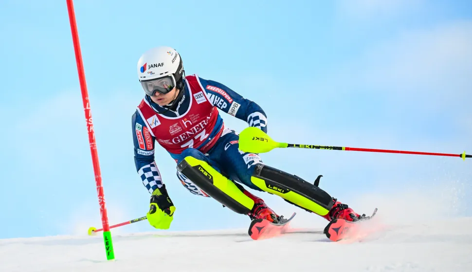 epa12528951 Tvrtko Ljutic of Croatia in action during the first round of the men's slalom at the FIS Alpine Skiing World Cup in Levi, Finland, 16 November 2025. EPA/KIMMO BRANDT