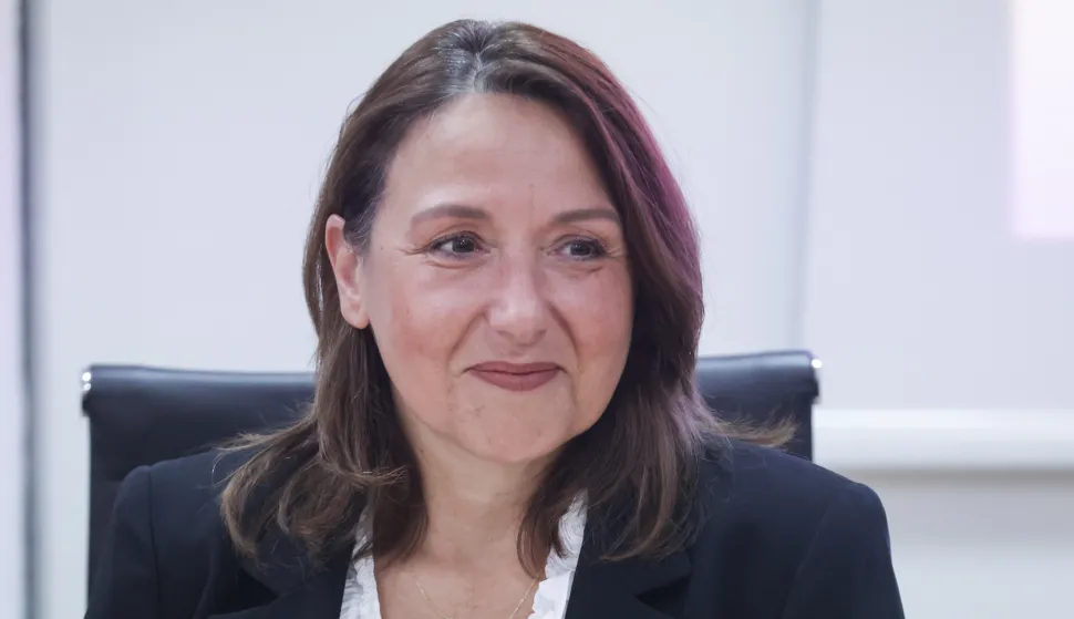 Zagreb, 02.10.2025.- Ministrica zdravstva Irena Hrstić, ravnatelj KBC-a Zagreb Fran Borovečki, te ravnatelj SAFU-a Dragan Jelić svečano su  potpisati Ugovor o dodjeli bespovratnih sredstava u okviru Poziva Kliničkom bolničkom centru Zagreb na izravnu dodjelu bespovratnih sredstava za III. fazu razvoja KBC-a Zagreb – opremanje medicinskom i nemedicinskom opremom u vrijednosti od gotovo 20 milijuna eura, osiguranih iz Nacionalnog plana oporavka i otpornosti. Na fotografiji Irena Hrstić.foto HINA/ Admir BULJUBAŠIĆ/ abu